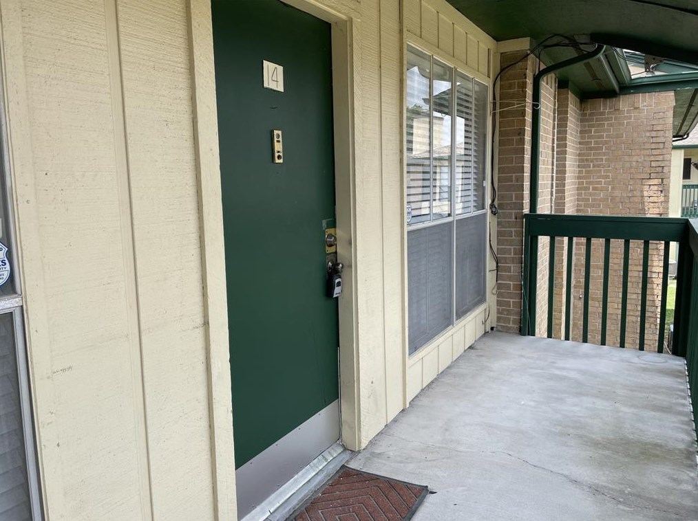 1516 Bay Area Blvd Apt J14, Houston, TX 77058