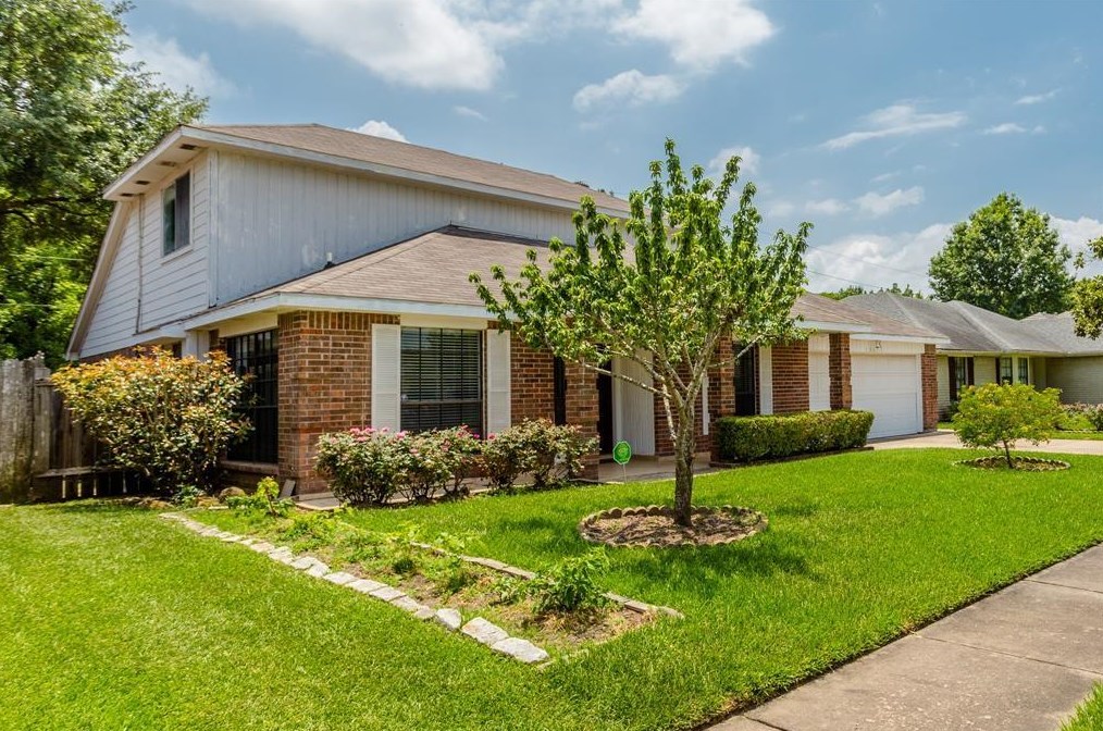 13611 Harpers Bridge Dr, Houston TX  77041-5906 exterior