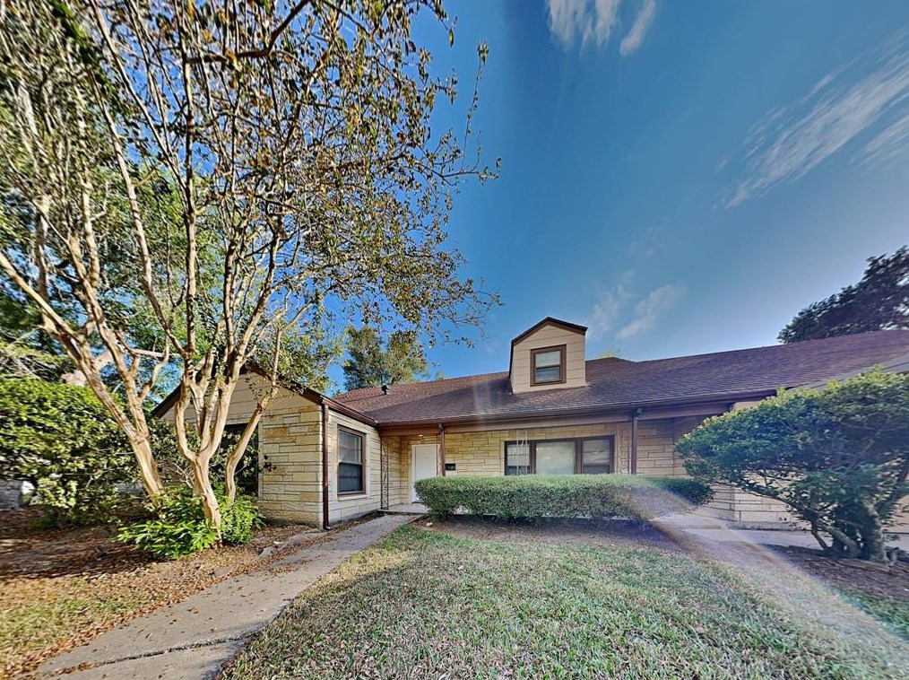109 Live Oak St, Baytown, TX 77520