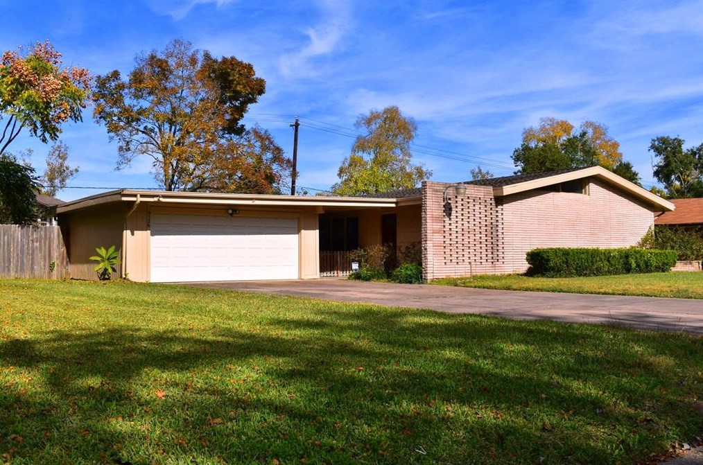 5126 Beechnut St, Houston, TX 77096