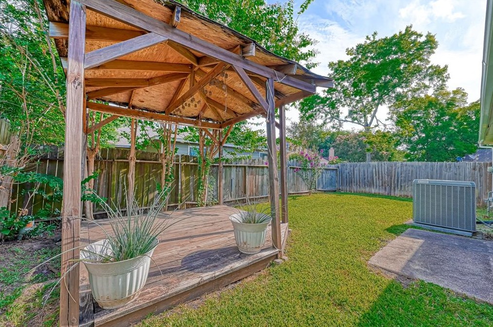 12822 Westpark Dr, Houston TX  77082-3950 exterior