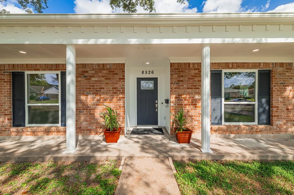8526 Hiawatha Dr, Houston TX  77036-4720 exterior