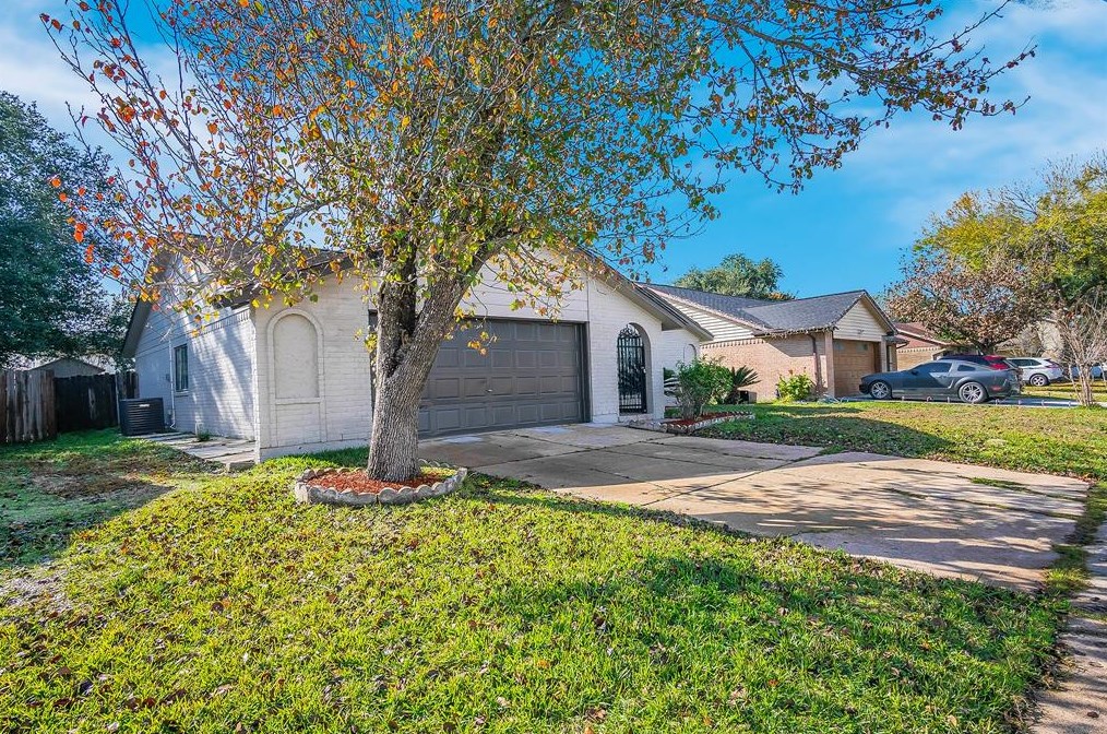 4909 Meadow Place Dr, Morgans Point, TX 77571