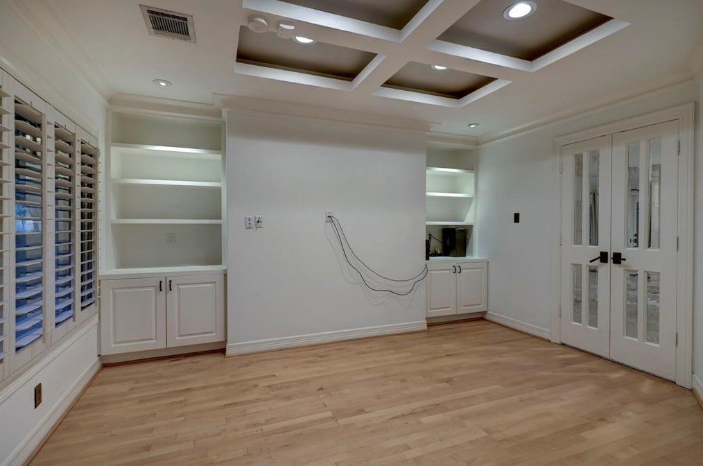 147 Knipp Rd, Houston TX  77024-5023 exterior