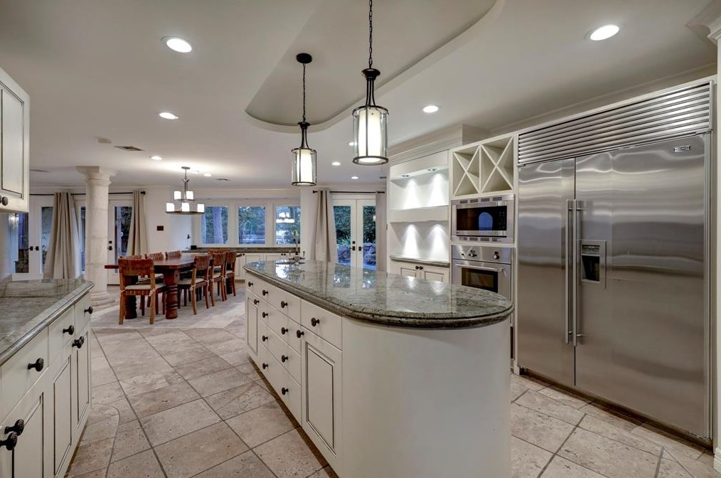 147 Knipp Rd, Houston TX  77024-5023 exterior