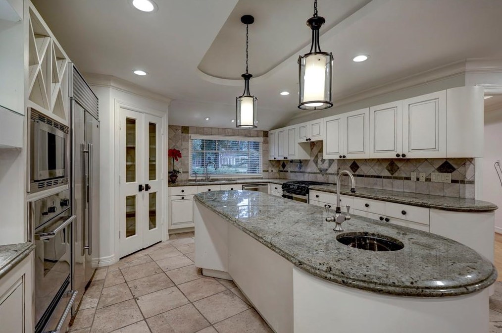 147 Knipp Rd, Houston TX  77024-5023 exterior