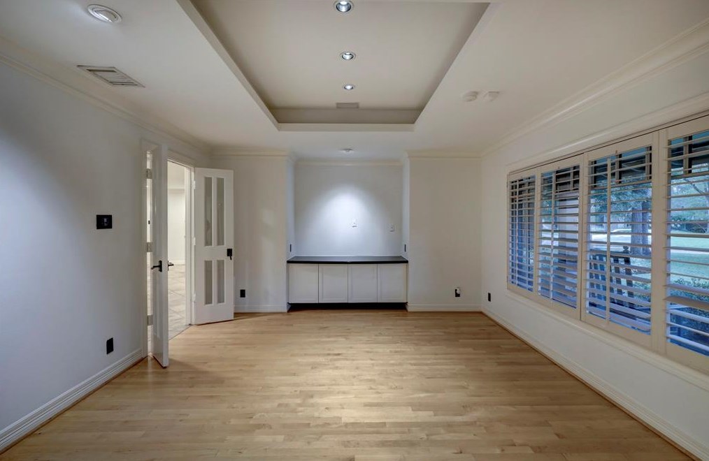 147 Knipp Rd, Houston TX  77024-5023 exterior