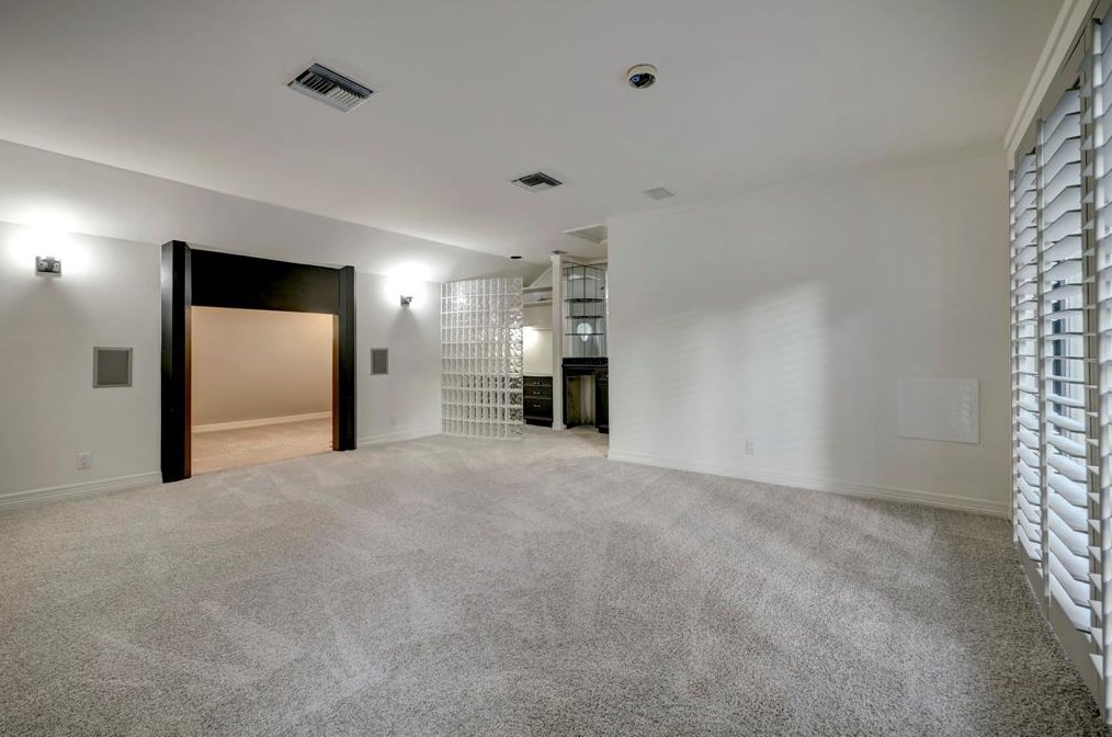 147 Knipp Rd, Houston TX  77024-5023 exterior