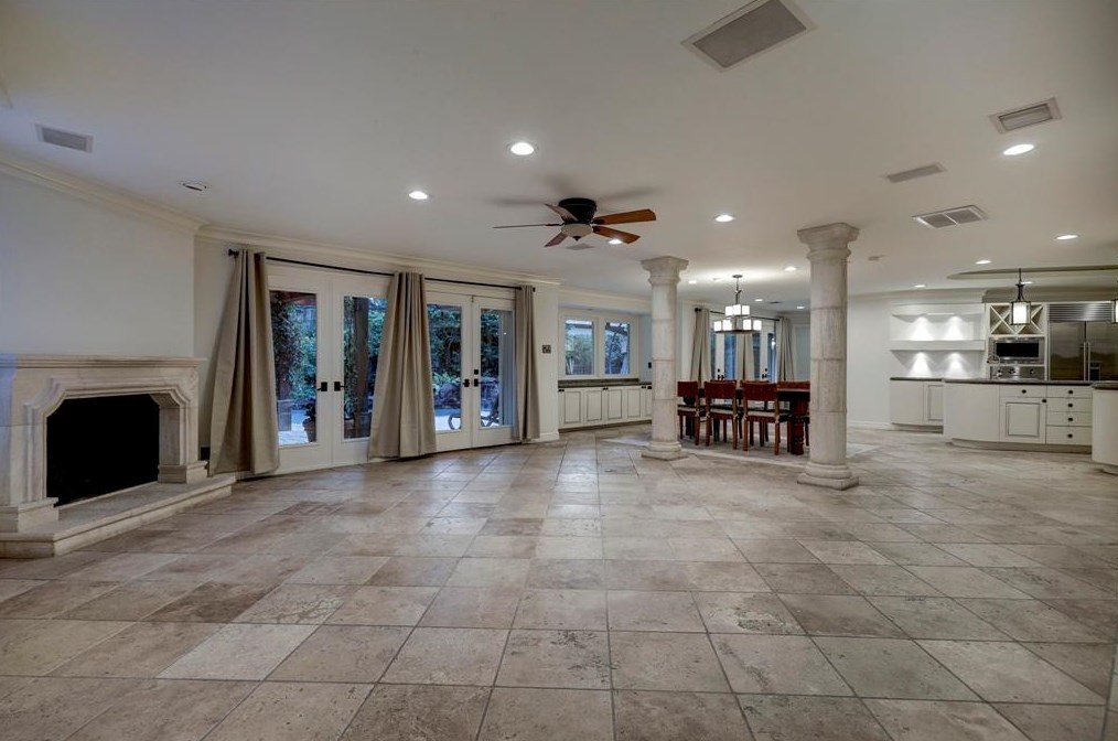 147 Knipp Rd, Houston TX  77024-5023 exterior