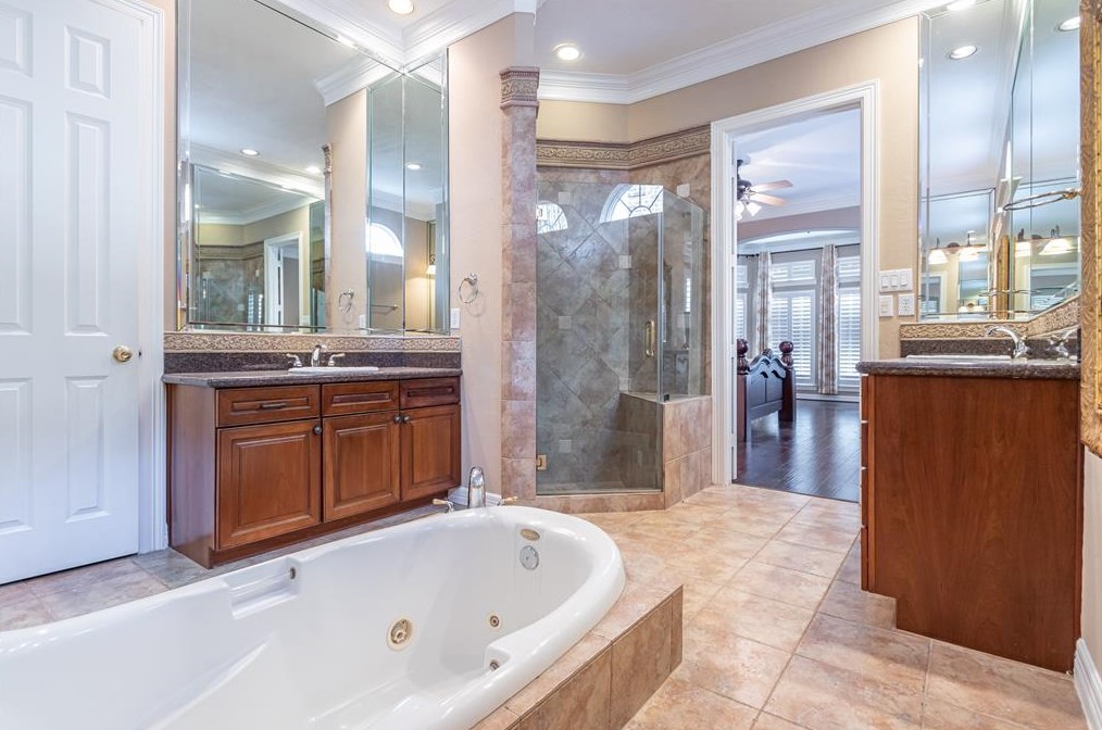 8123 Cranbrook Holw Ln, Houston TX  77095-4946 exterior