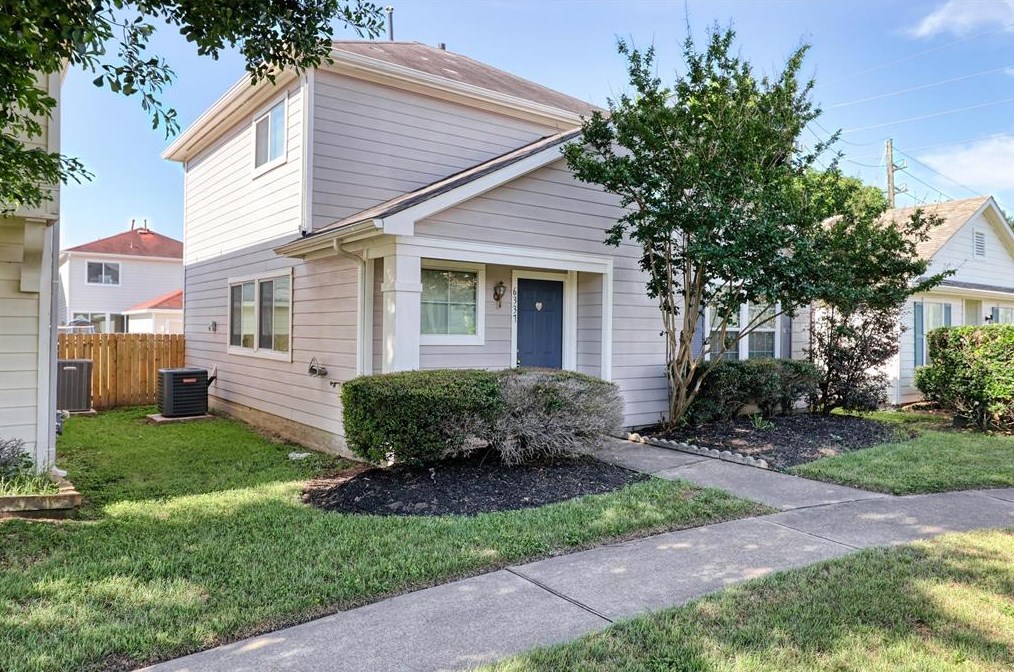 6337 Settlers Square Ln, Katy, TX 77449-2327