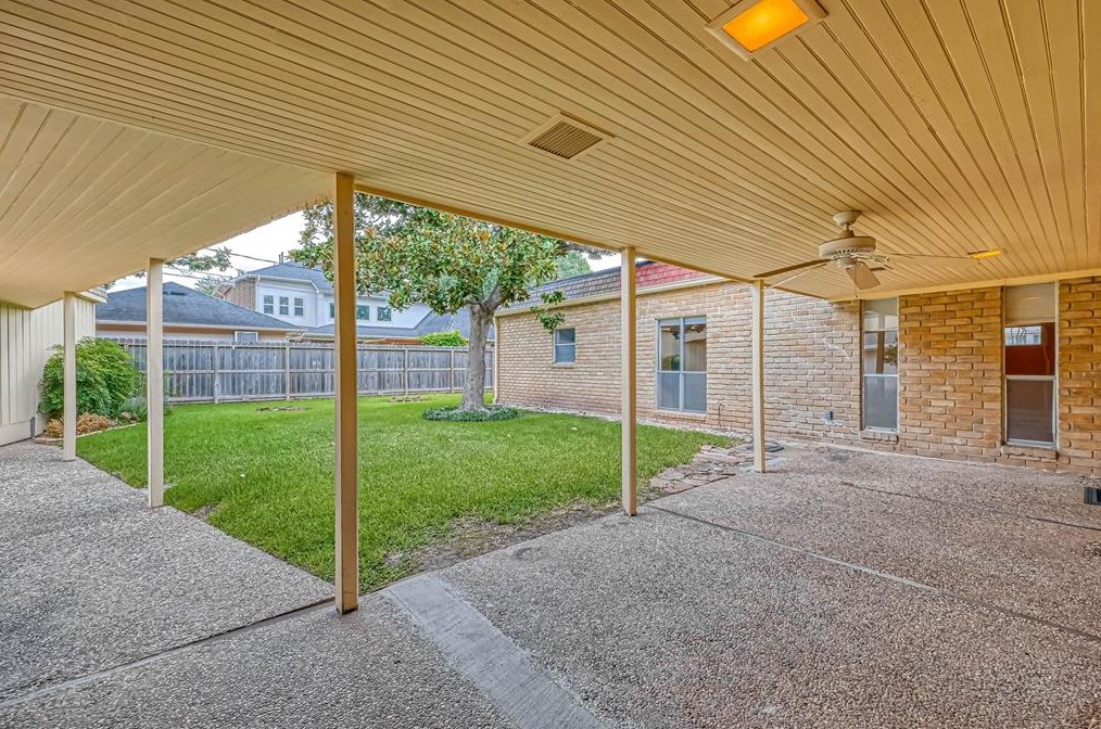 5626 Jackwood, Houston TX  77074-7738 exterior