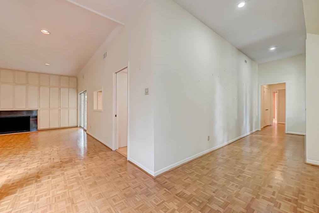 5626 Jackwood St, Houston, TX 77096-1106