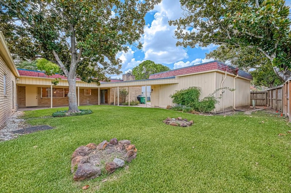 5626 Jackwood, Houston TX  77074-7738 exterior