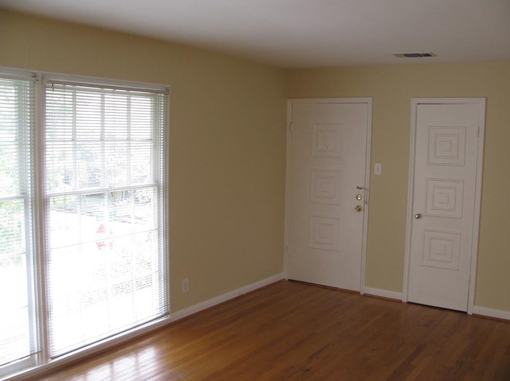 1750 Wroxton Ct, Houston TX  77005-1717 exterior