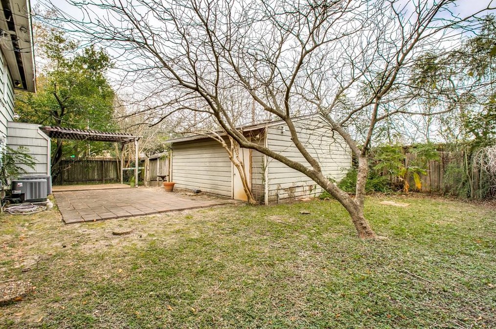 1750 Wroxton Ct, Houston TX  77005-1717 exterior