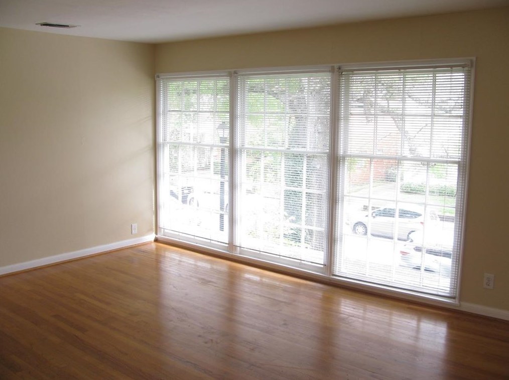 1750 Wroxton Ct, Houston TX  77005-1717 exterior
