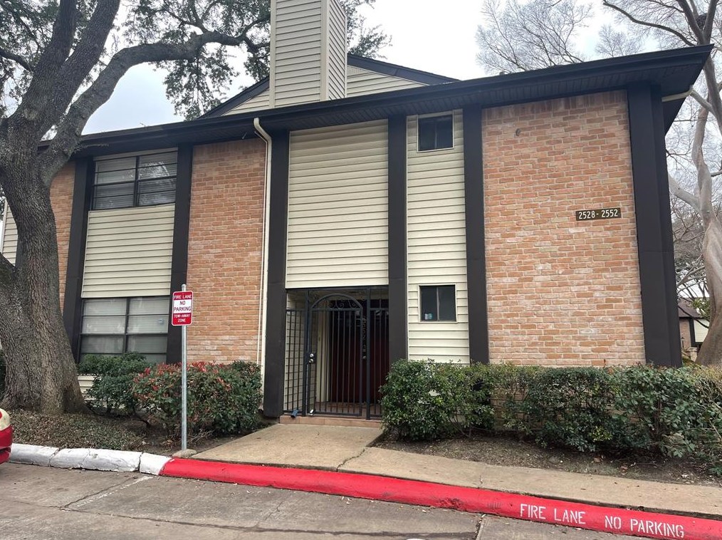 2552 Bering Dr, Houston, TX 77057