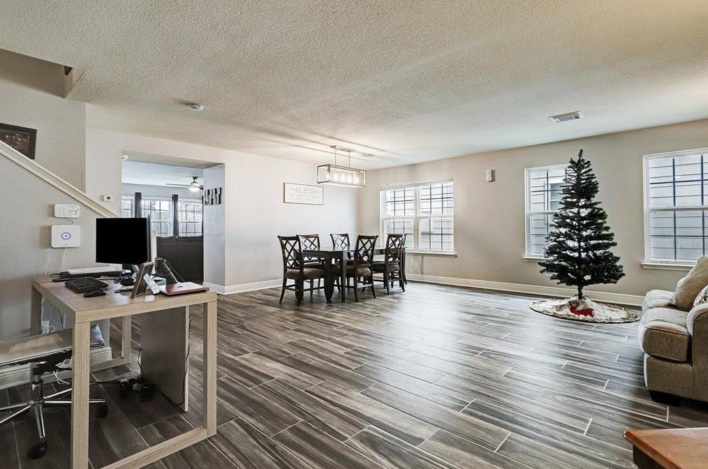 303 Mantova Dr, Houston, TX 77073