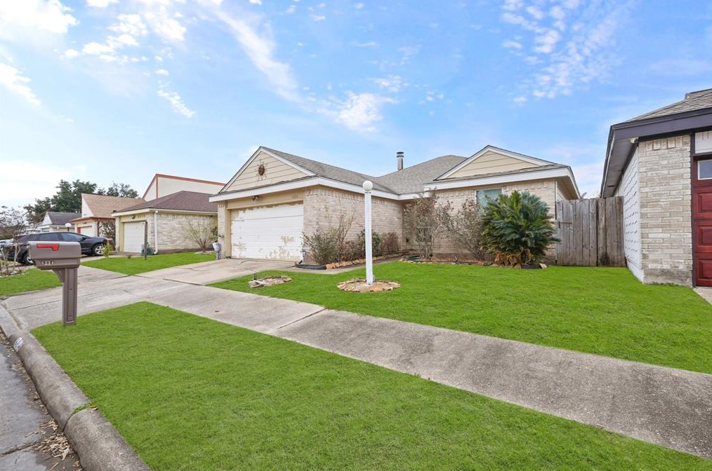6214 Gladewell Dr, Houston, TX 77072