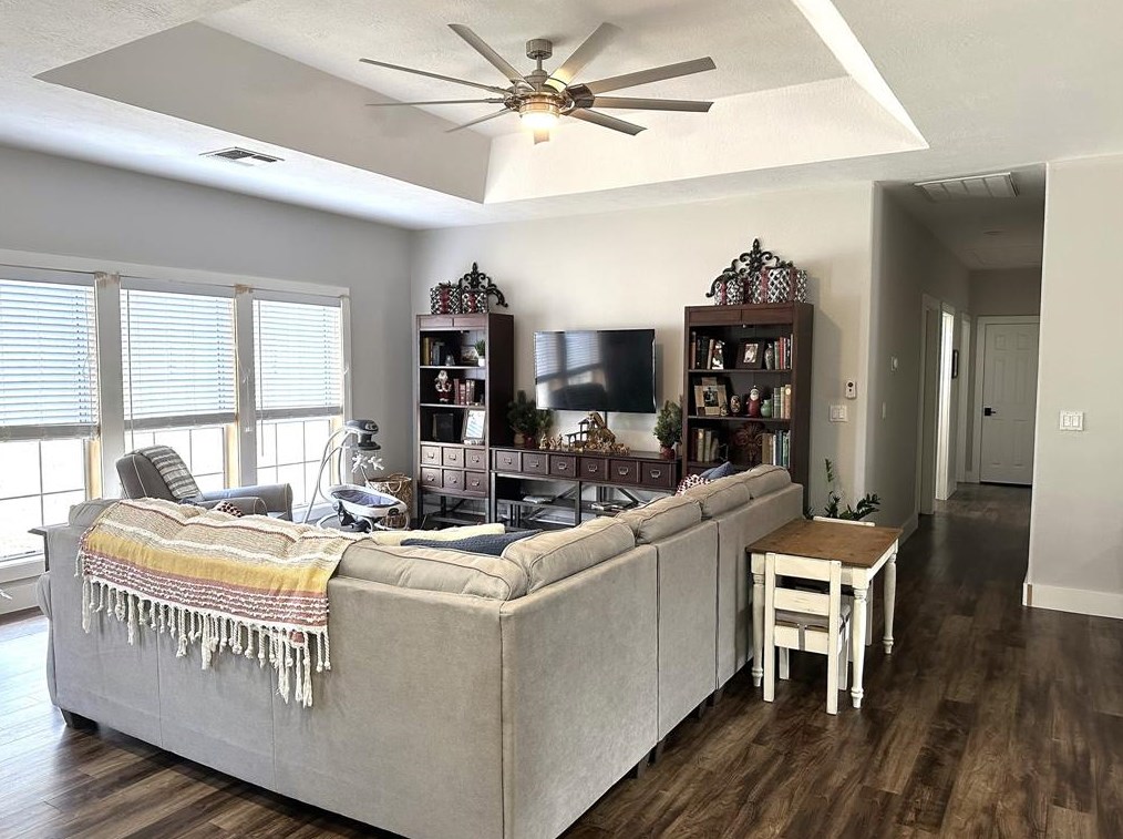2103 Creekwood Ln, Brenham, TX 77833-5879