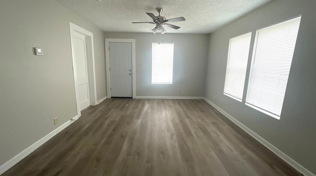918 3rd Ave S, Texas City, TX 77590
