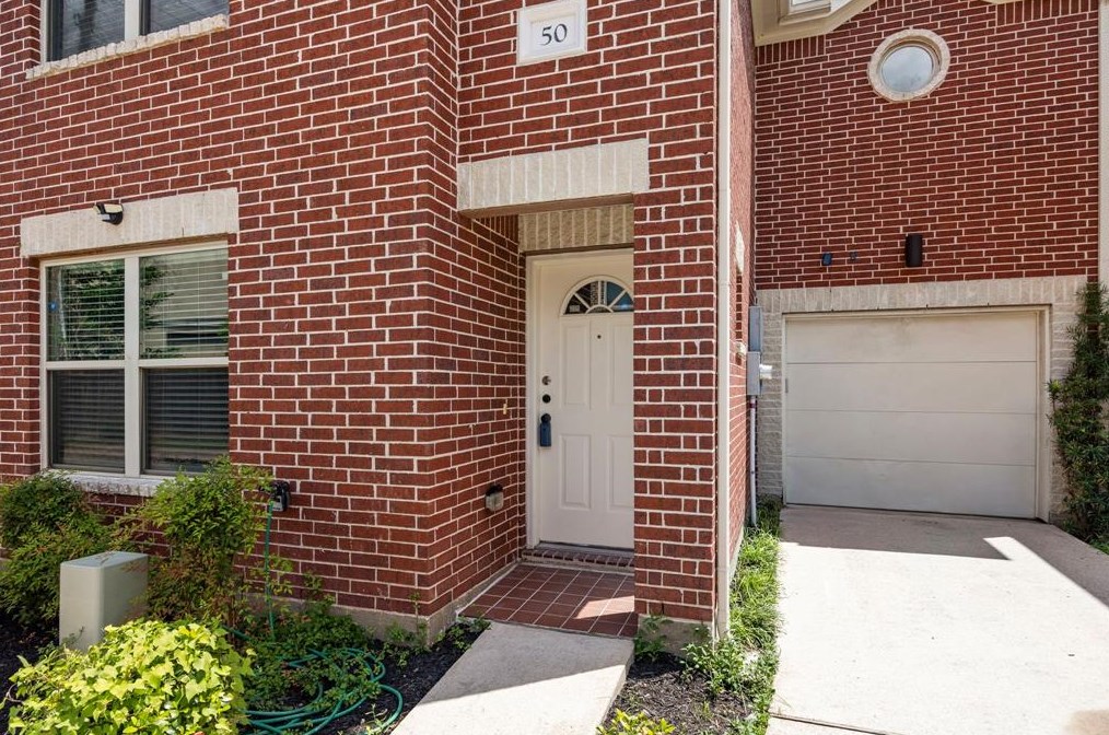 5951 South Loop E #50, Houston, TX 77033