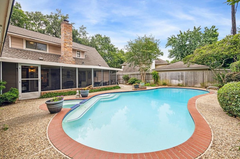 2919 Durban Dr, Houston, TX 77043-1303