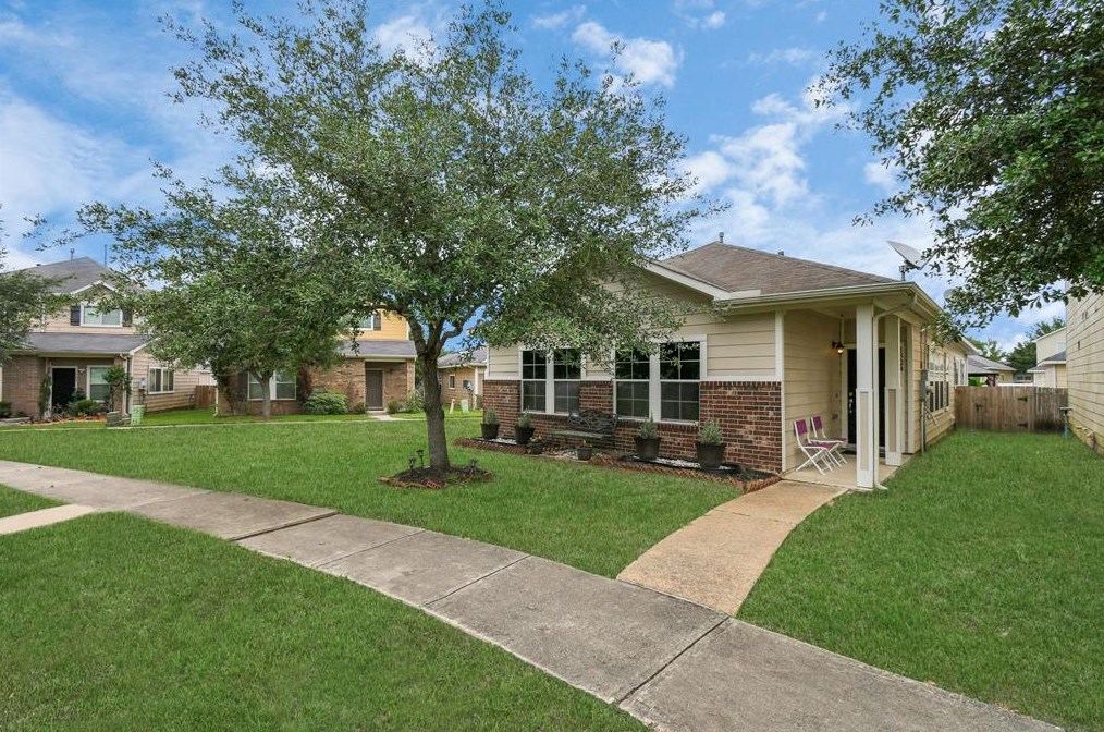 1524 Claremont Garden Cir, Houston, TX 77047-3500