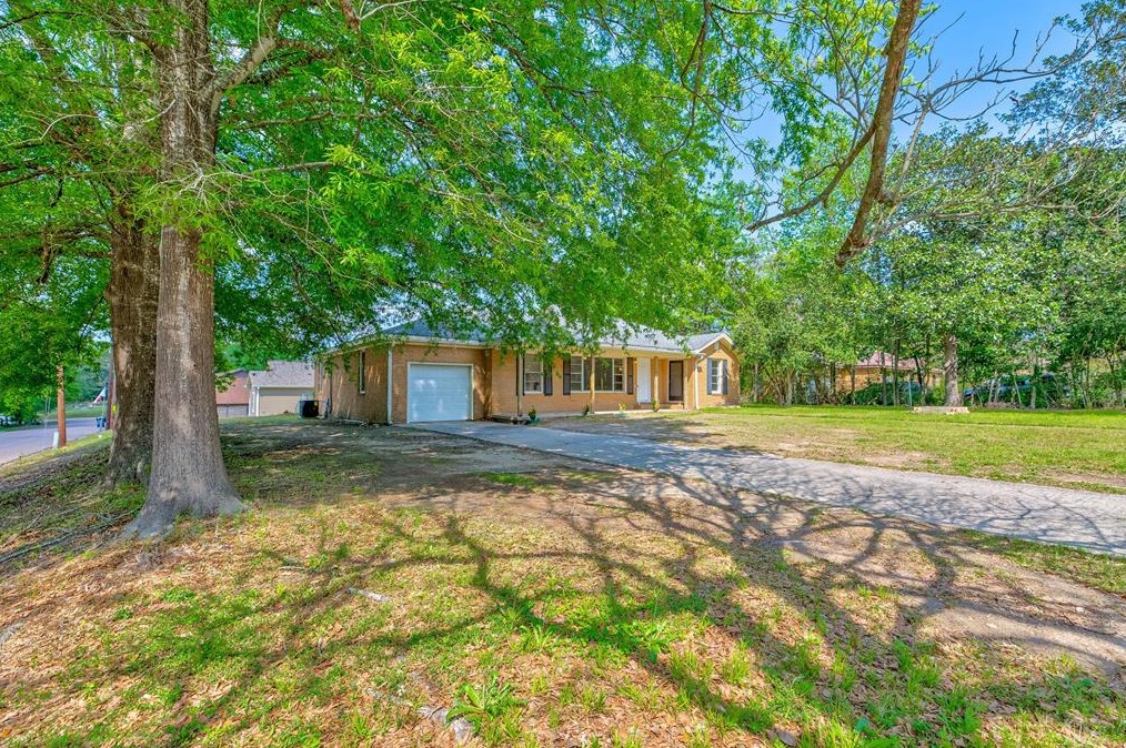 106 Verna St, Beech Grove, TX 75951