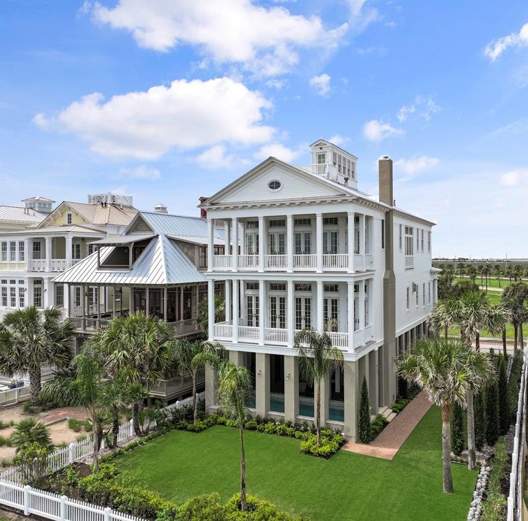 2657 Seaside Dr, Galveston, TX