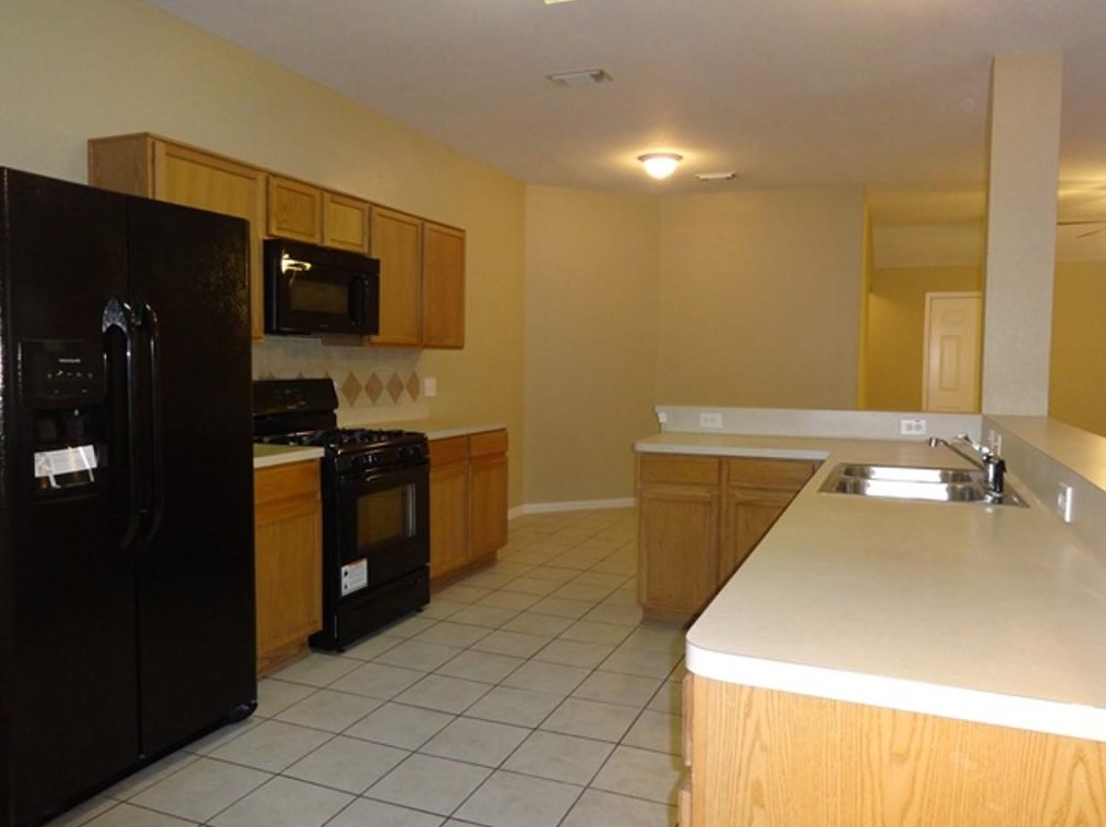 11811 S Brenton Knoll Dr, Tomball, TX 77375