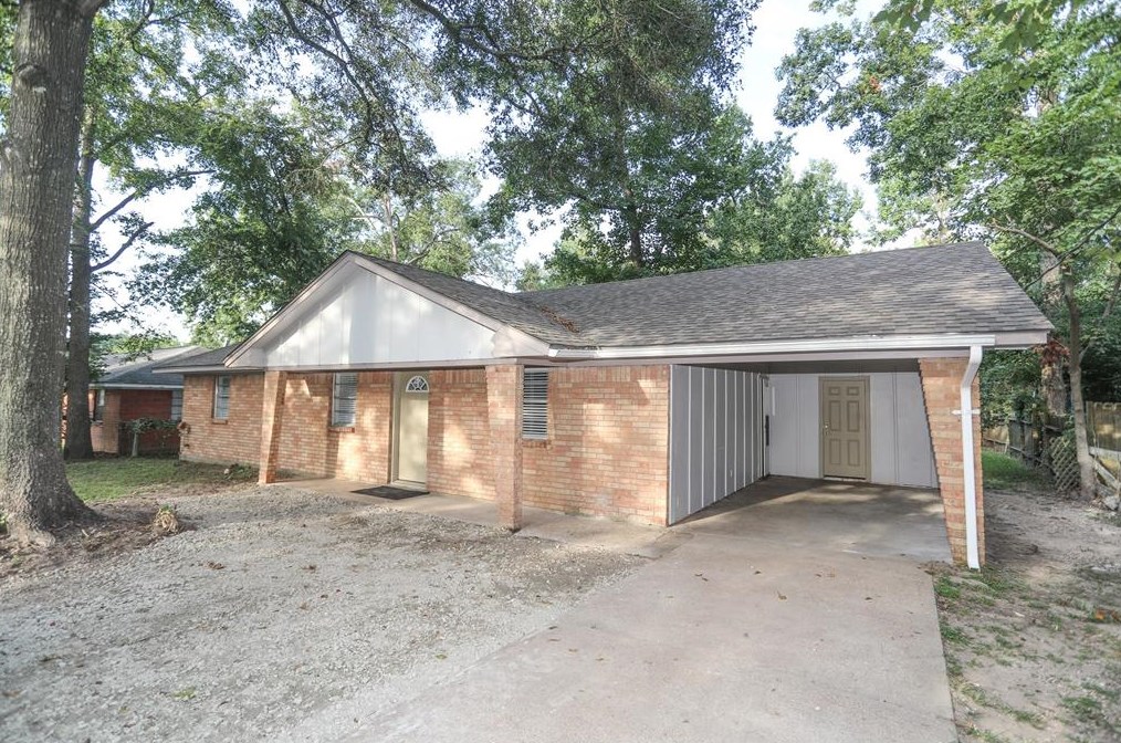 2213 N Thompson St, Conroe, TX 77303