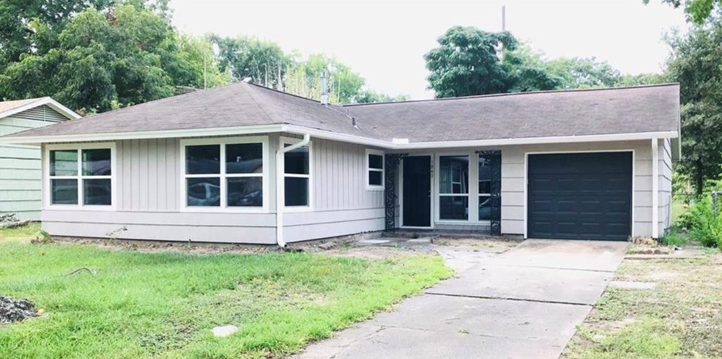 1847 Lynnview Dr, Houston TX  77055-2009 exterior
