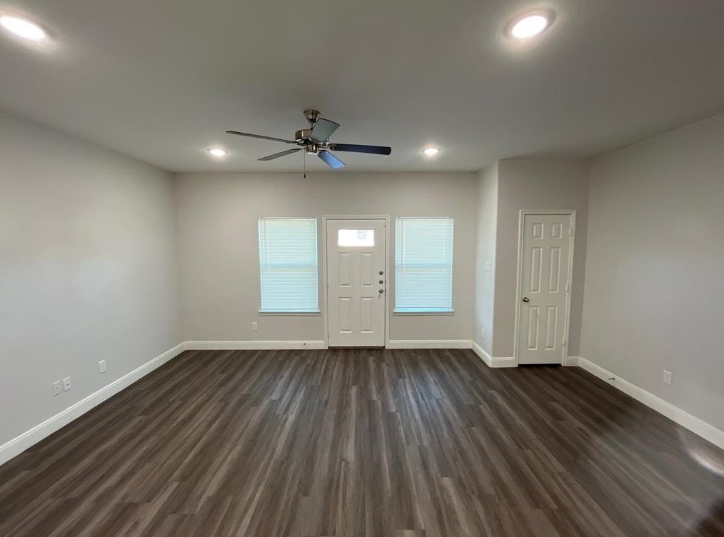 832 Elkhart St #b, Houston, TX 77091