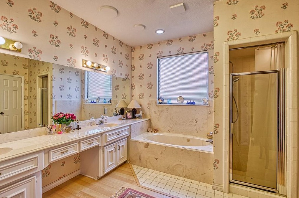 17502 Sandy Clf Dr, Houston TX  77090-2061 exterior