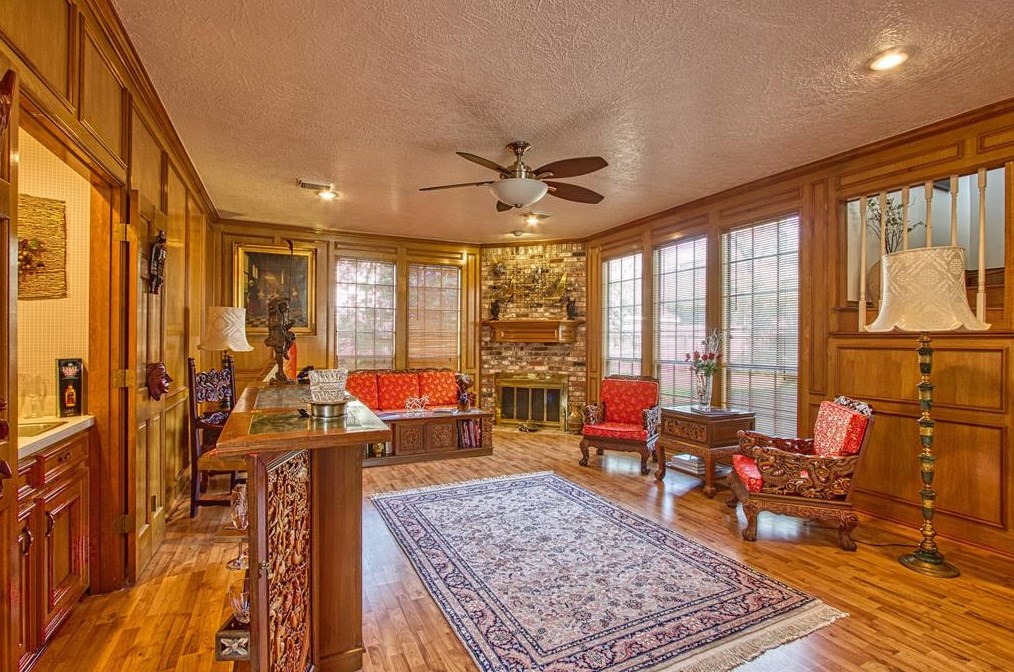 17502 Sandy Clf Dr, Houston TX  77090-2061 exterior