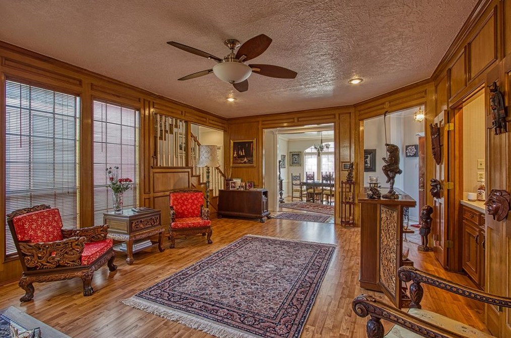 17502 Sandy Clf Dr, Houston TX  77090-2061 exterior