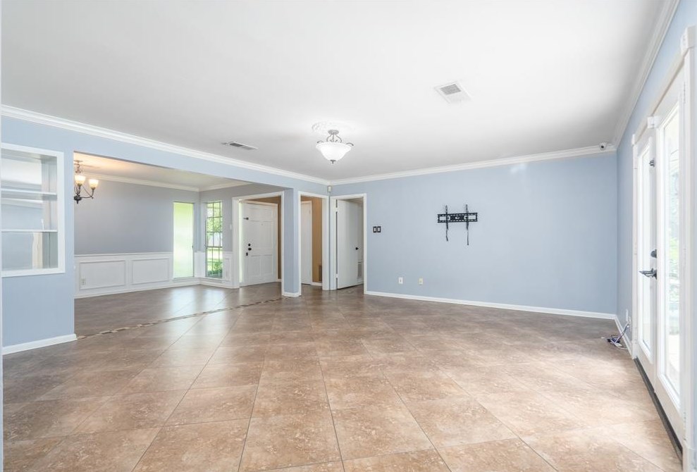 9423 Highmeadow Dr, Houston, TX 77063-3933