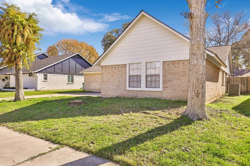 5515 Bridge Forest Dr, Houston, TX 77088