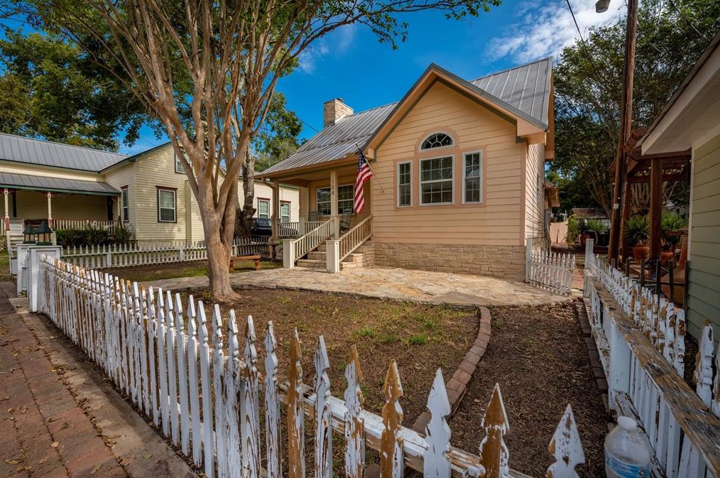 104 Rusk St, Shelby, TX 78940-5512