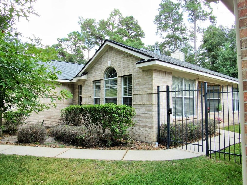 27 Hermit Thrush Pl, Spring TX  77382-5375 exterior