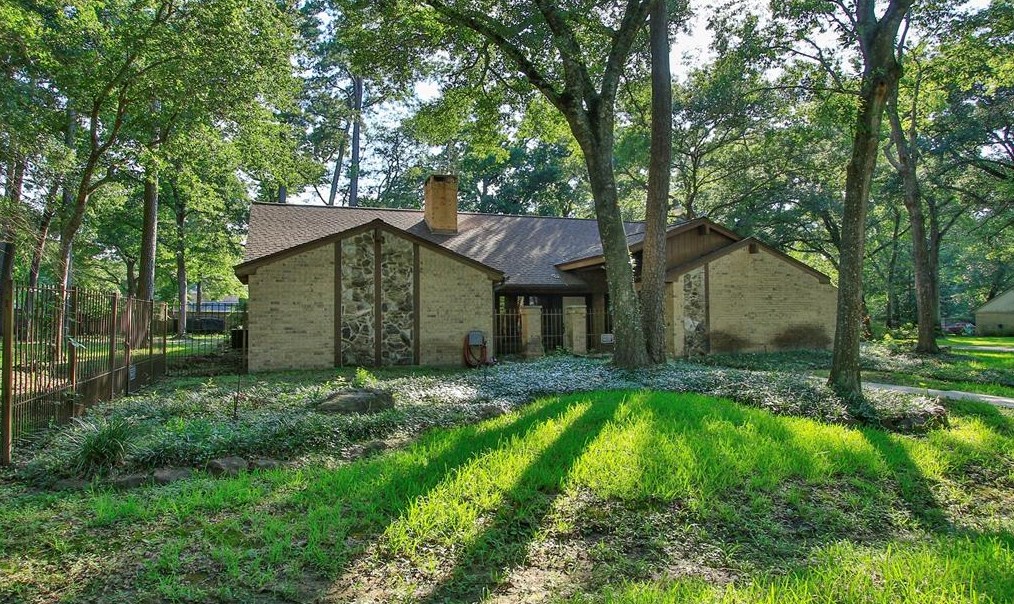 15427 Oaklawn Park Dr, Houston, TX 77069-1511