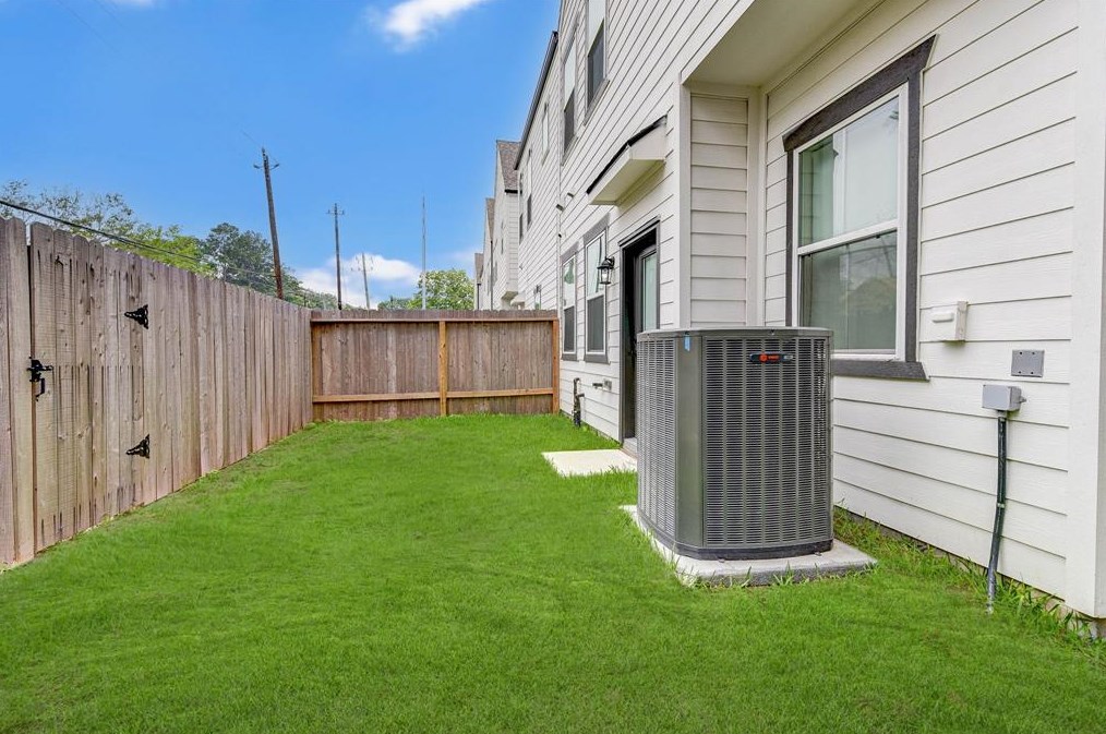 5402 Wheatley St, Houston TX  77091-5557 exterior