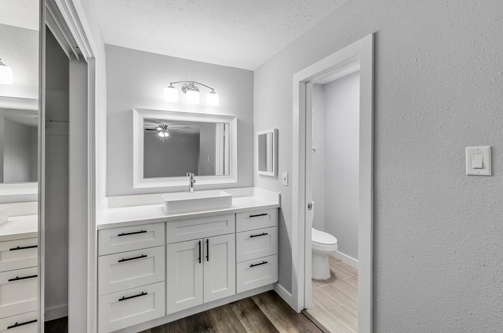 2051 Delphi Ln, Houston TX  77067-2105 exterior