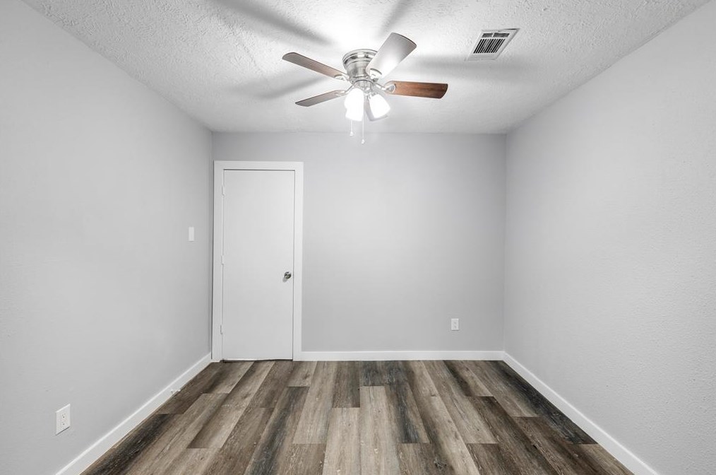 2051 Delphi Ln, Houston TX  77067-2105 exterior