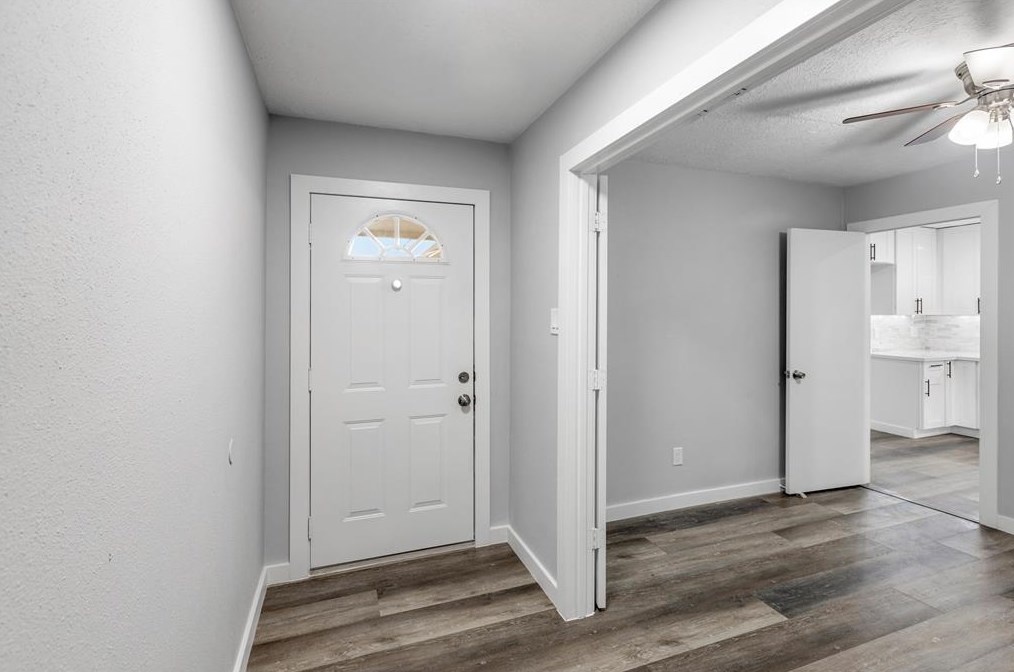 2051 Delphi Ln, Houston TX  77067-2006 exterior