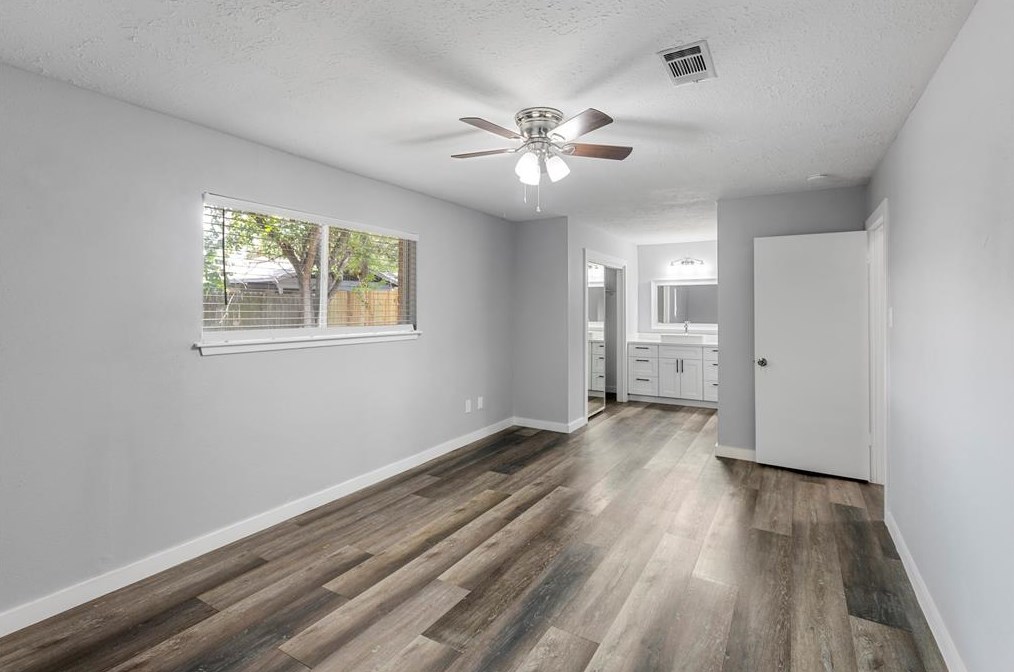 2051 Delphi Ln, Houston TX  77067-2105 exterior