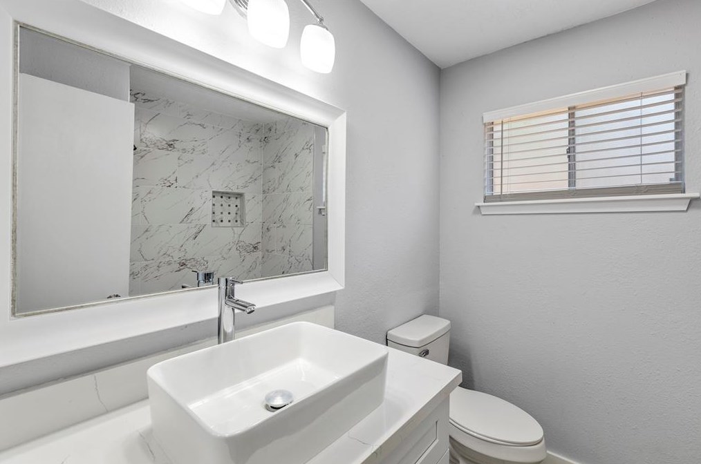 2051 Delphi Ln, Houston TX  77067-2105 exterior