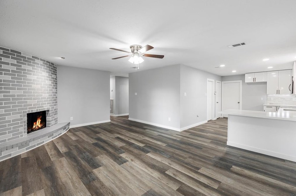 2051 Delphi Ln, Houston TX  77067-2105 exterior